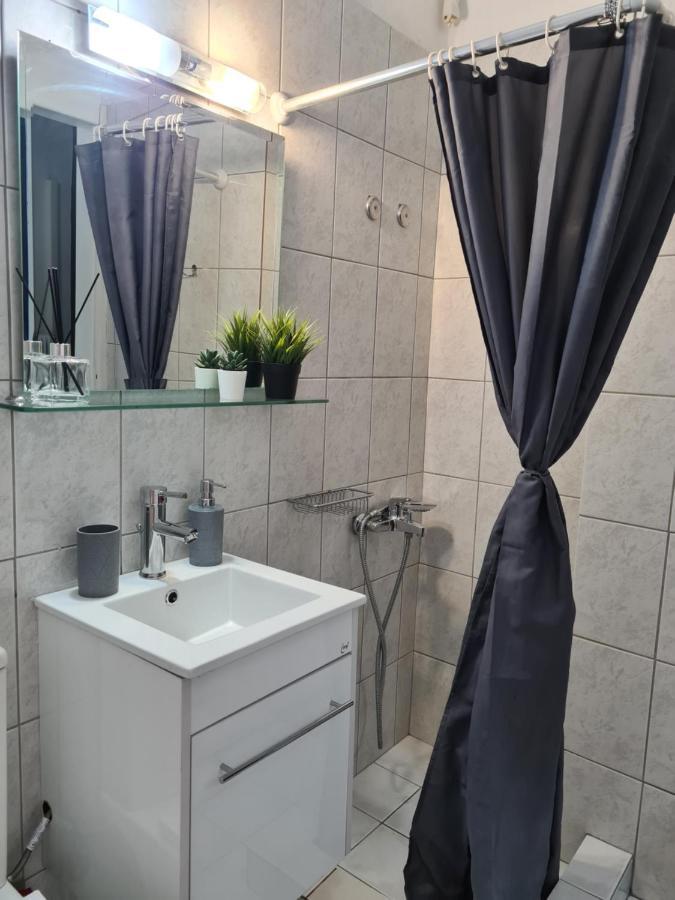 Apartment In The Heart Of The City 3 Лариса Екстериор снимка